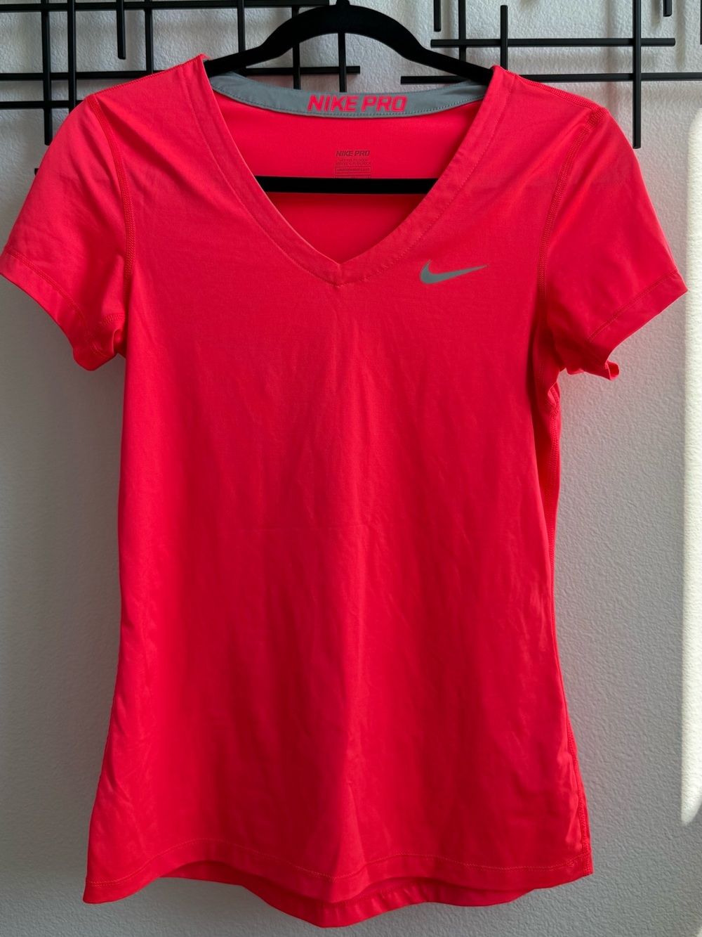 Nike Pro Dri-FIT Neon Pink Athletic Tee Women’s Medium